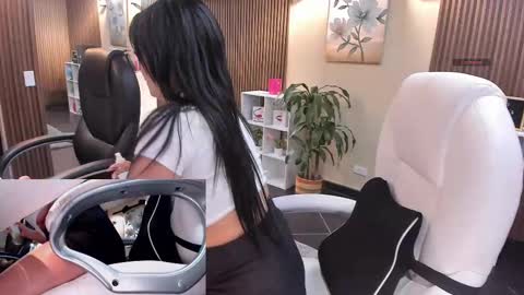 Snapshot of naugthyelli chatting on 3, 11, 2025 online show from 3, 11, 2025