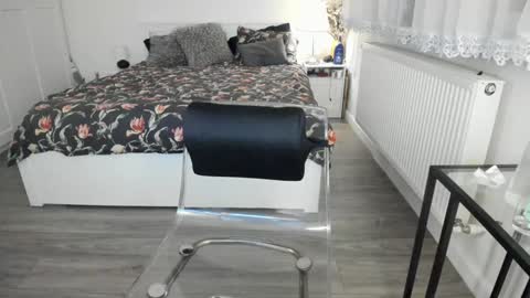 KimBeee online show from 8, 2, 2025