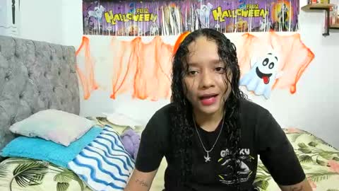 Snapshot of nay_and_aleja chatting on 25, 10, 2025 nay_and_aleja online show from 25, 10, 2025