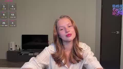 Snapshot of naya_cat chatting on 30, 6, 2026 Mia online show from 30, 6, 2026