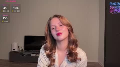 Snapshot of naya_cat chatting on 2, 7, 2026 Mia online show from 2, 7, 2026