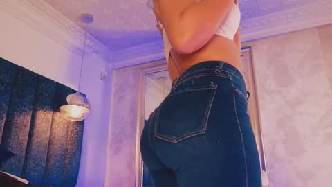 Juli  online show from 12, 2, 2025