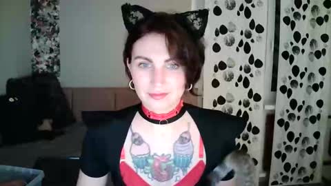 nefertiti_queen online show from 10, 10, 2025