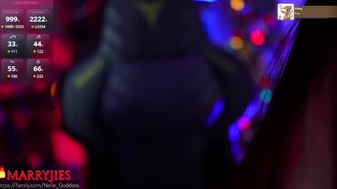 Snapshot of nelle_ chatting on 5, 1, 2025    online show from 5, 1, 2025