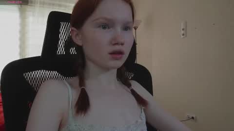 Snapshot of nellie_baby chatting on 19, 6, 2026 Nellie online show from 19, 6, 2026