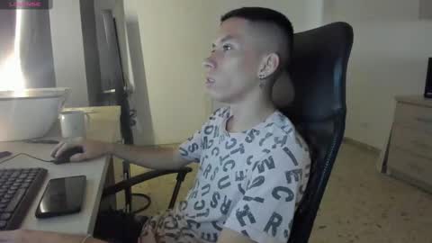 Snapshot of neo_and_jhin chatting on 2, 10, 2025 Jhin online show from 2, 10, 2025