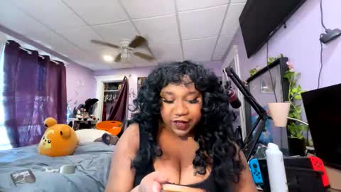 nesiaj21 online show from 10, 3, 2025