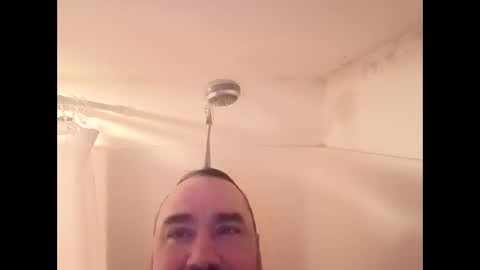 Snapshot of neverseentthatb4 chatting on 26, 11, 2025 Matt online show from 26, 11, 2025