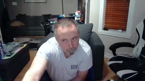 Snapshot of newvvorld chatting on 5, 1, 2025 NewWorld online show from 5, 1, 2025