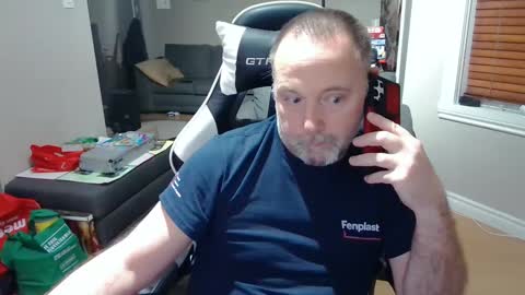 Snapshot of newvvorld chatting on 5, 2, 2025 NewWorld online show from 5, 2, 2025