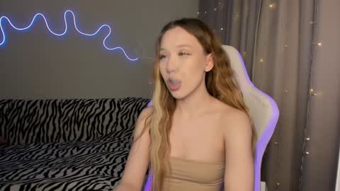 Mina online show from 4, 1, 2025