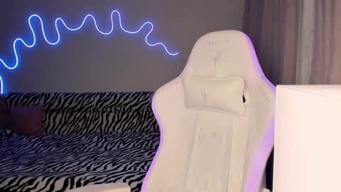 Mina online show from 10, 2, 2025