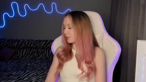 Mina online show from 20, 2, 2025