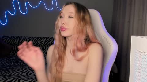 Mina online show from 27, 2, 2025