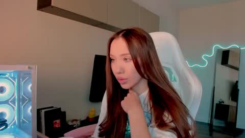 Snapshot of neyrmina chatting on 4, 5, 2026 Mina online show from 4, 5, 2026