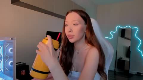 Snapshot of neyrmina chatting on 5, 5, 2026 Mina online show from 5, 5, 2026