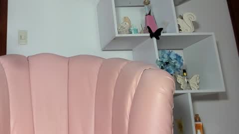 Snapshot of nezo_ chatting on 13, 2, 2025 Angie Instagram angie julianac add me online show from 13, 2, 2025