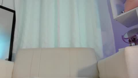 Snapshot of nezo_ chatting on 21, 10, 2025 Angie Instagram angie julianac add me online show from 21, 10, 2025