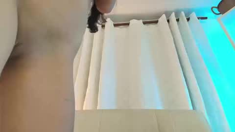 Snapshot of nezo_ chatting on 10, 11, 2025 Angie Instagram angie julianac add me online show from 10, 11, 2025