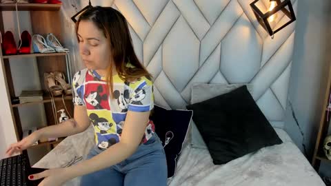 Snapshot of nezukokamado1_ chatting on 6, 2, 2025 Milena online show from 6, 2, 2025