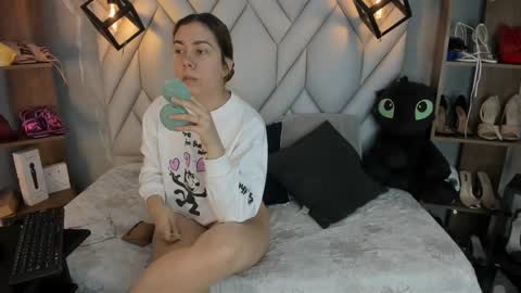 Snapshot of nezukokamado1_ chatting on 11, 3, 2025 Milena online show from 11, 3, 2025