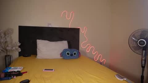 kikiNiaAria online show from 20, 12, 2024