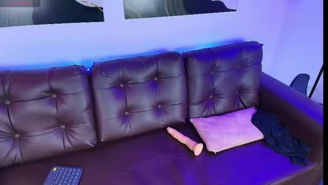 Snapshot of nia_blum chatting on 1, 11, 2025 Nia Blum online show from 1, 11, 2025