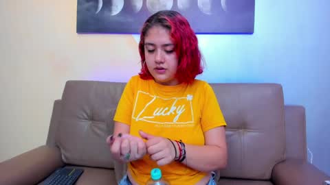 Estefani  online show from 1, 2, 2025