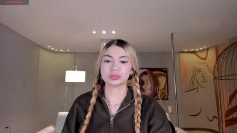 SQUIRTER DOLL    online show from 8, 5, 2026