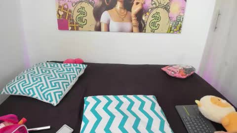  Nia  online show from 8, 11, 2025