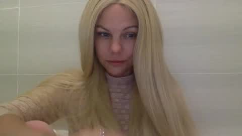 Snapshot of nicecolddrink2 chatting on 23, 10, 2025 Amber online show from 23, 10, 2025