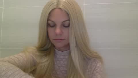 Snapshot of nicecolddrink2 chatting on 26, 10, 2025 Amber online show from 26, 10, 2025