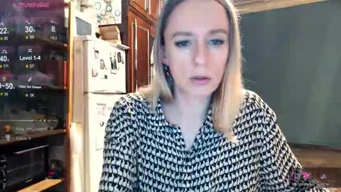 Snapshot of nicekat chatting on 5, 11, 2025 Kathrine online show from 5, 11, 2025