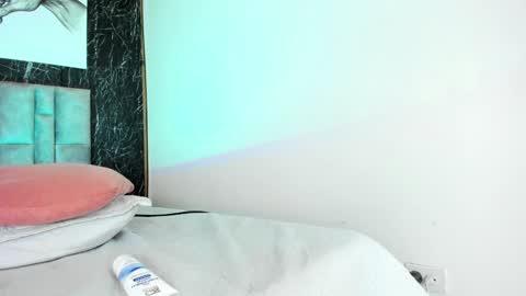 Nicolle  online show from 23, 12, 2024