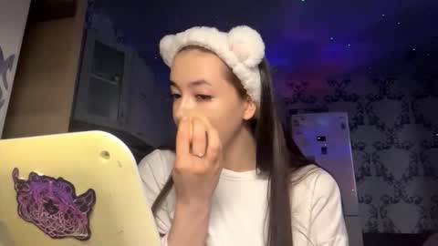 Snapshot of nicholecakmak chatting on 2, 11, 2025 Ellie online show from 2, 11, 2025