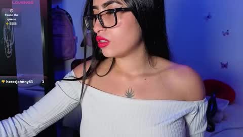 Snapshot of nickyvixenn chatting on 9, 11, 2025 Nicolle online show from 9, 11, 2025