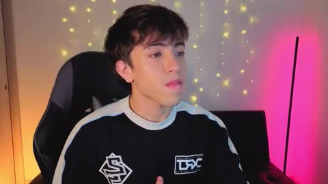 Nicolas online show from 4, 12, 2025