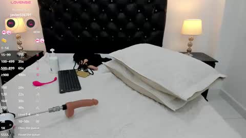 Nicol Alvarez online show from 12, 2, 2025