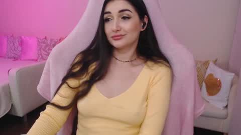 Nicole Online at about after 1000  6  UK time or 900  - 500  UK time it approximate time interval online show from 18, 12, 2024