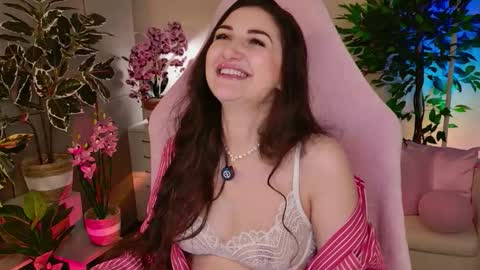 Nicole Online at about after 1000  6  UK time or 900  - 500  UK time it approximate time interval online show from 28, 10, 2025