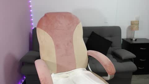 Snapshot of nicol_storm chatting on 5, 11, 2025 nicole Storm online show from 5, 11, 2025