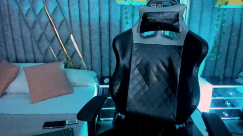 Nicolai online show from 8, 4, 2026