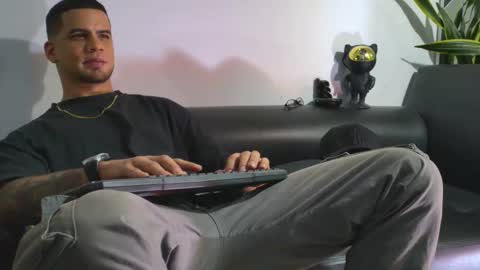 Snapshot of nicolas_veiny chatting on 26, 11, 2025 Nicolas online show from 26, 11, 2025