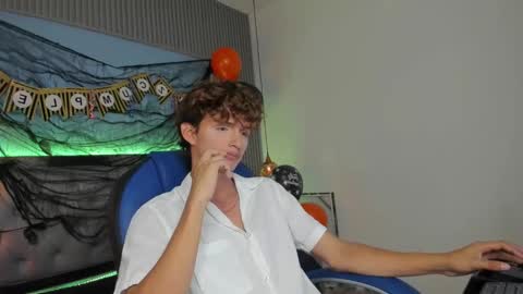 nicolasferrer18 online show from 31, 10, 2025