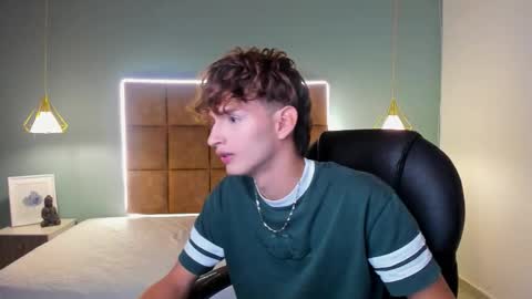 nicolasferrer18 online show from 22, 11, 2025