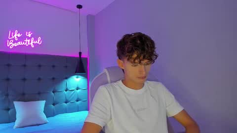 nicolasferrer18 online show from 24, 11, 2025