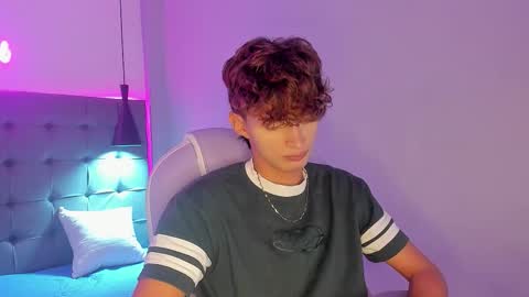 nicolasferrer18 online show from 1, 12, 2025