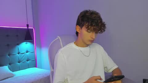 nicolasferrer18 online show from 17, 12, 2025