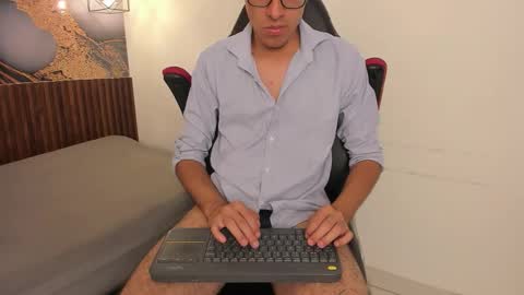 nicolasfine online show from 1, 12, 2025