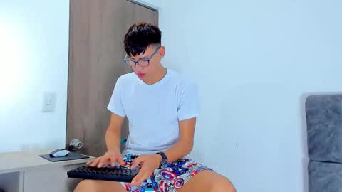 nicolastorres__ online show from 8, 11, 2025